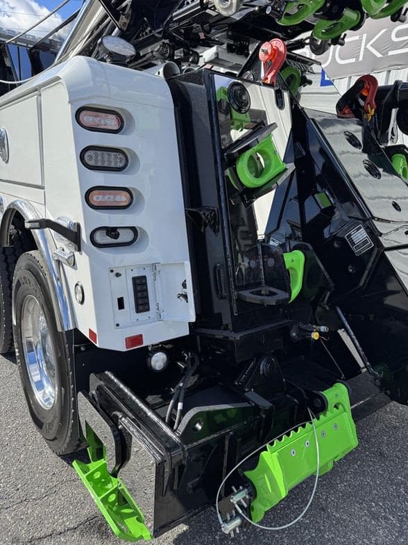 2026 Kenworth W990 image 16