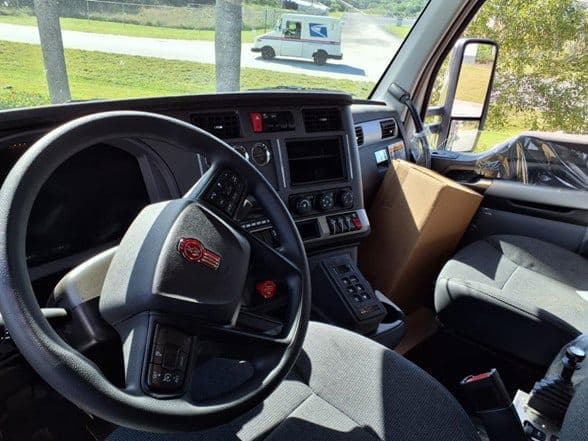 2025 Kenworth T880 image 14