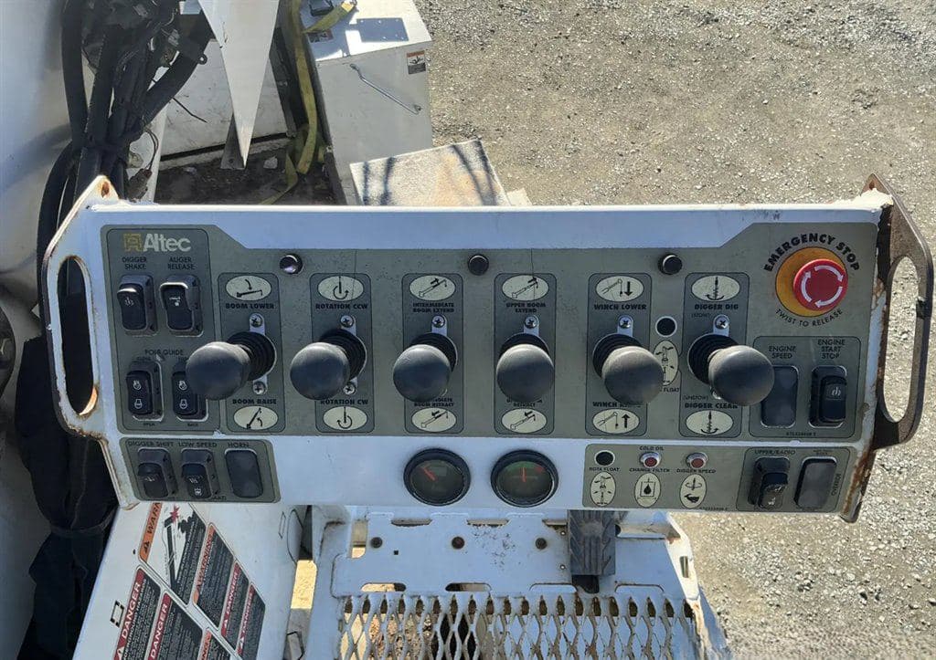 2019 Freightliner M2-106 image 8