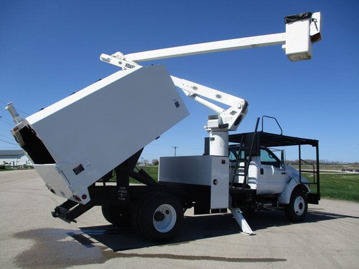 2008 Ford F-750 CHIPPER DUMP BUCKET BOOM TRUCK image 33