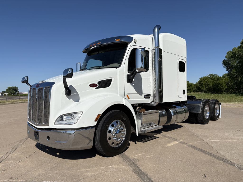 Used 2018 PETERBILT 579 image 2