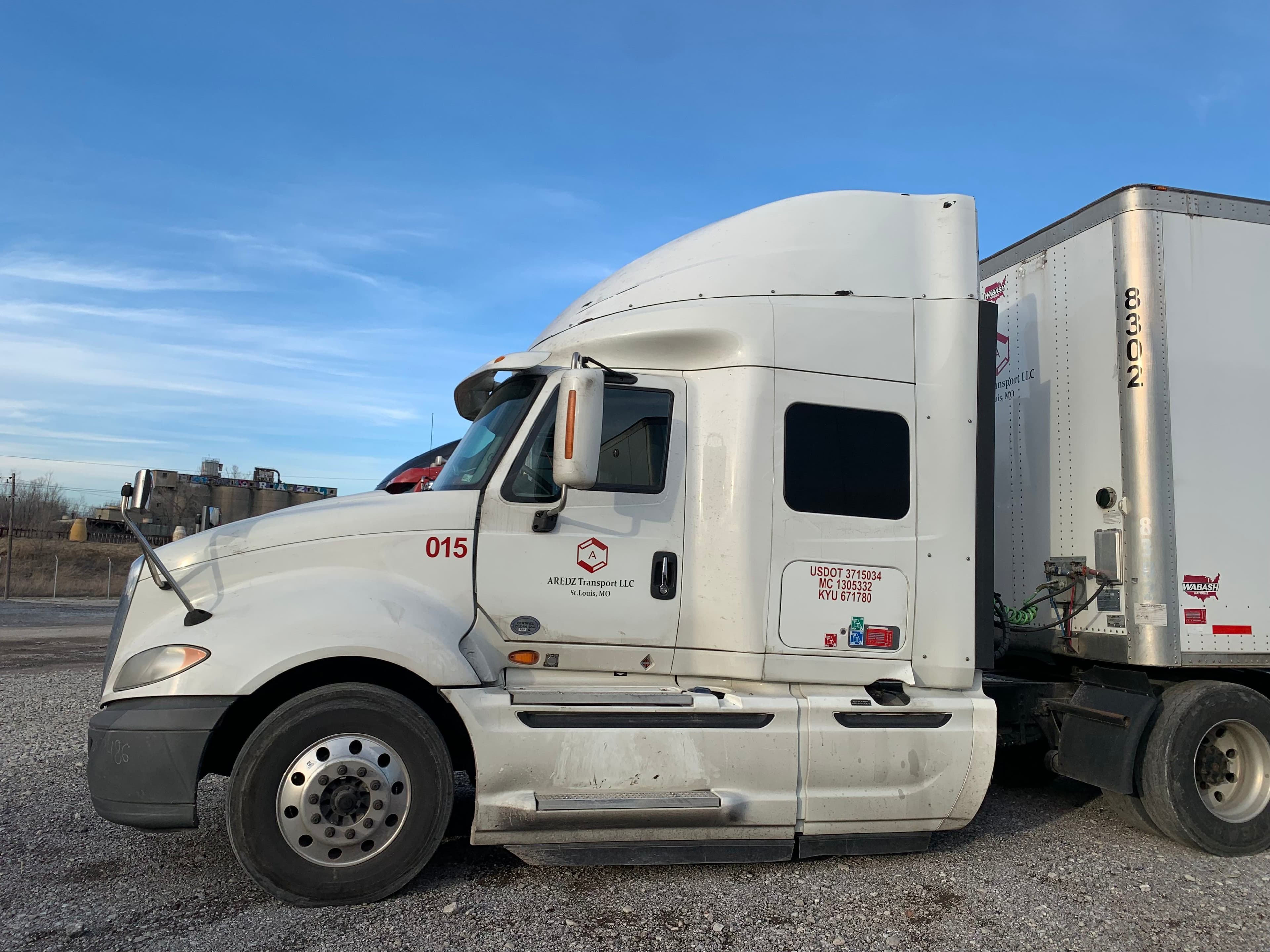 2015 International LF687 image 2