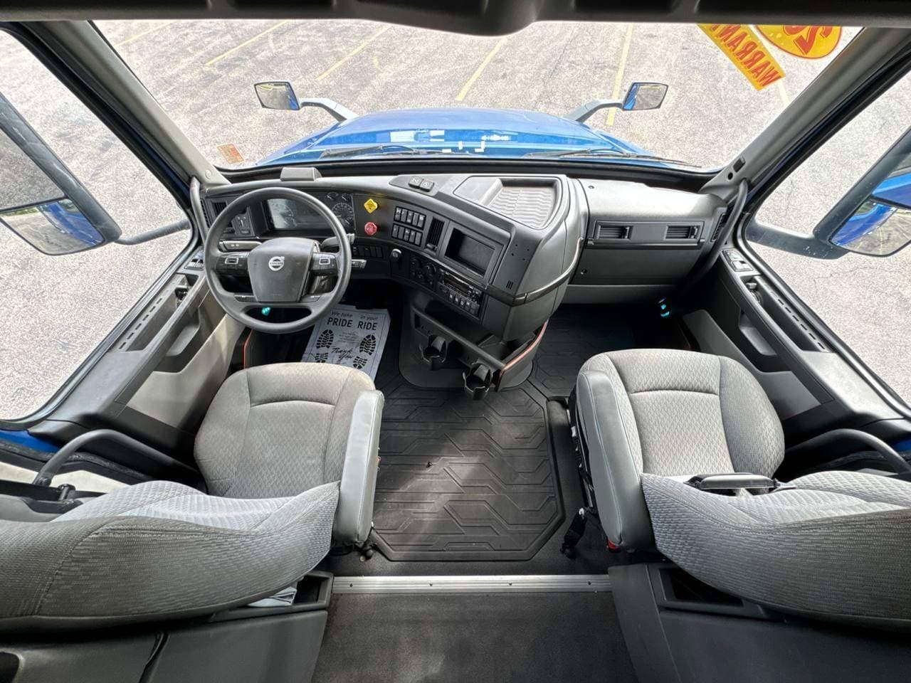 2022 Volvo VNL64T860 image 12