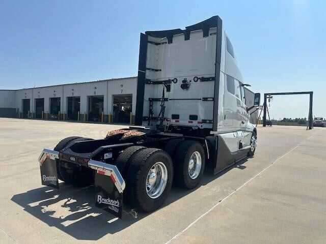 2026 Volvo NEW VNL64T860 image 6