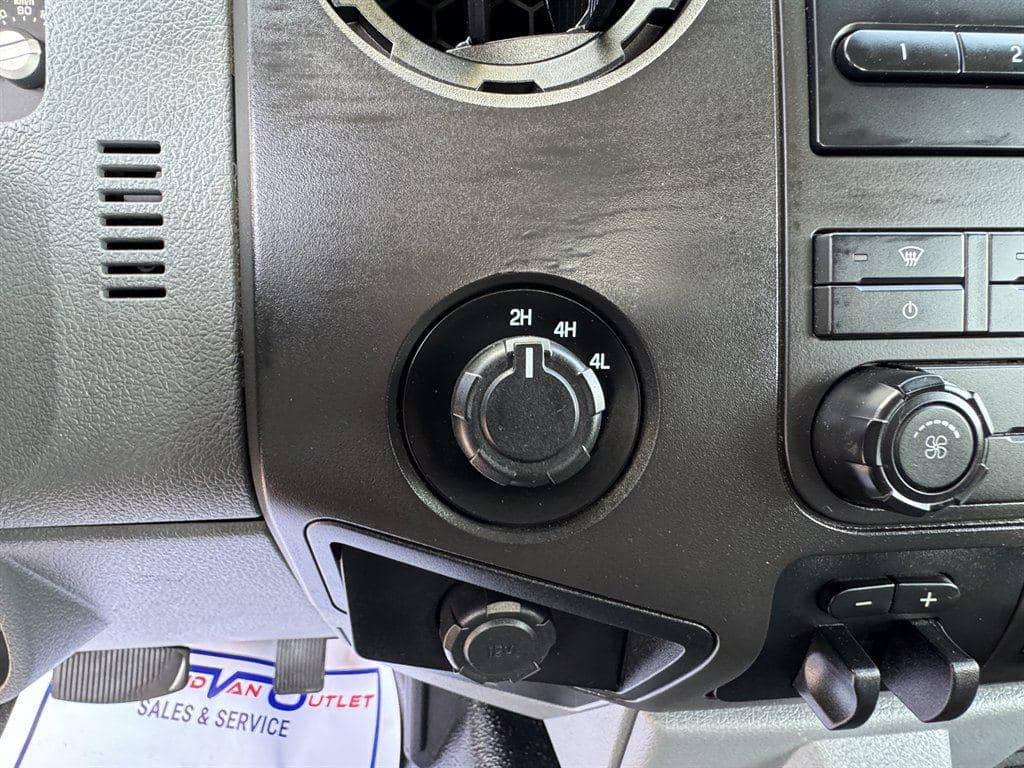 2016 Ford F550 image 60