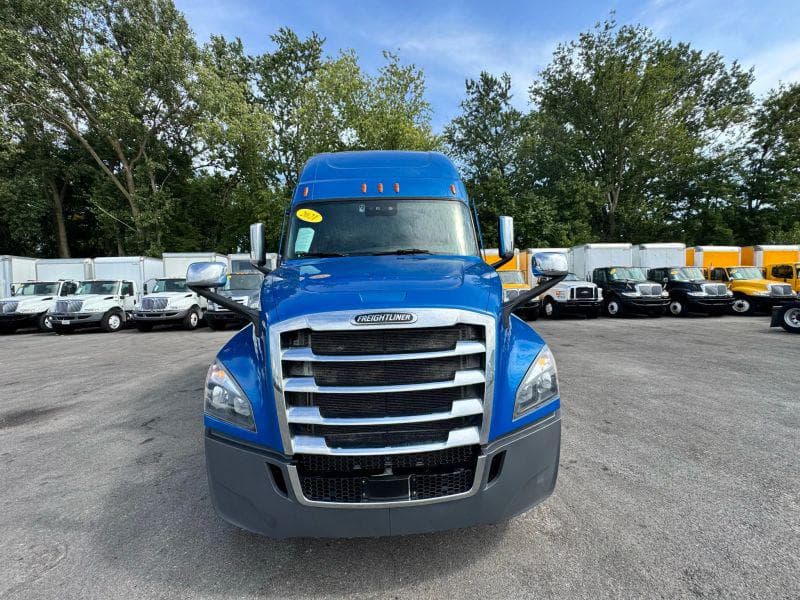 2021 Freightliner Cascadia image 2