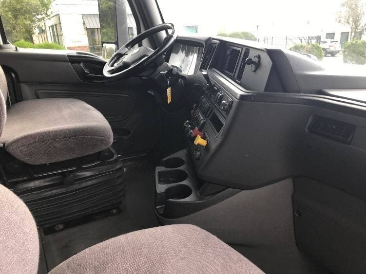 2022 International LT625 image 8