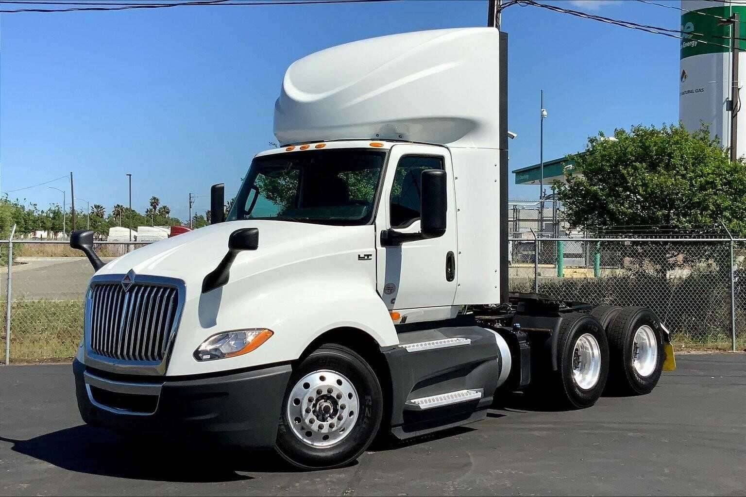 2020 International LT625 image 2
