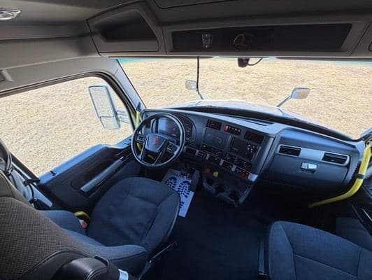 2023 Kenworth T680 image 19