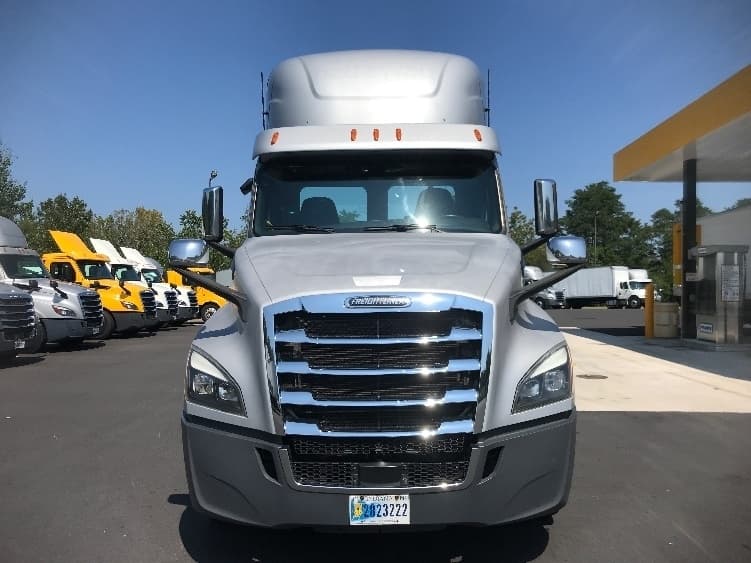 Used 2020 FREIGHTLINER Conventional - Day Cab, Tractor - CASCADIA 126 For Sale image 2