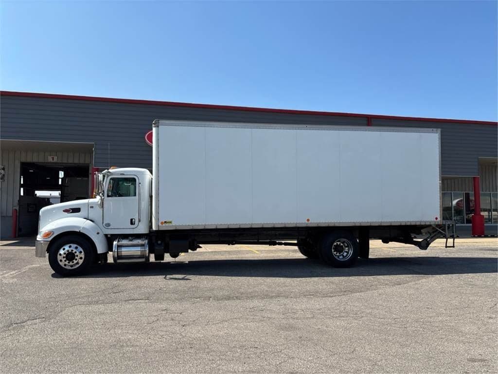 2019 Peterbilt 337 image 3