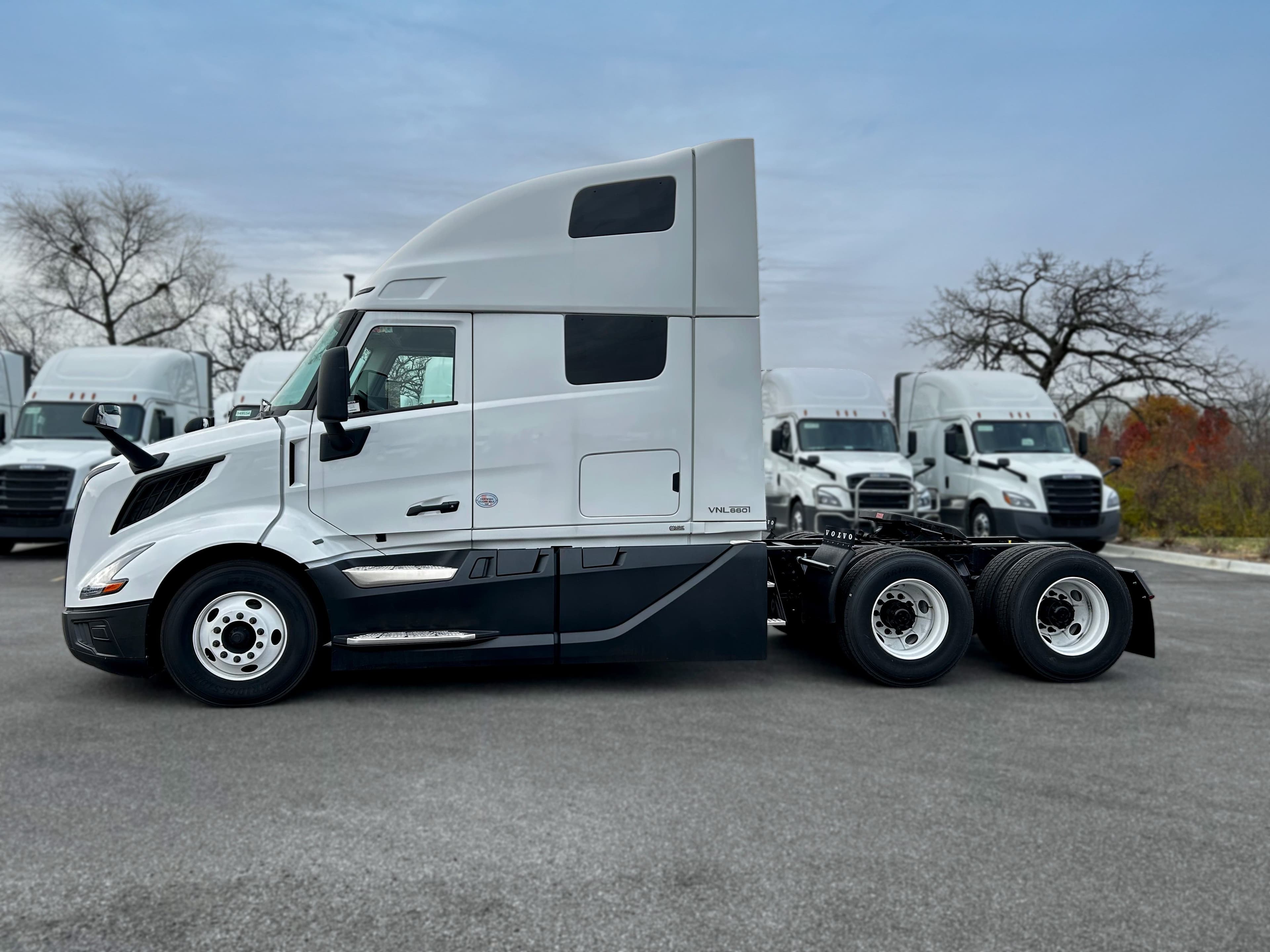 2026 Volvo NEW VNL image 3