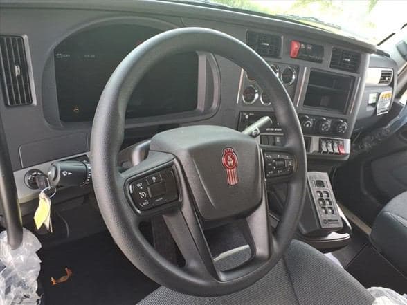 2025 Kenworth T880 image 19