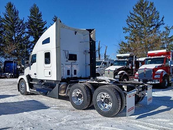 2025 Kenworth T680 image 3
