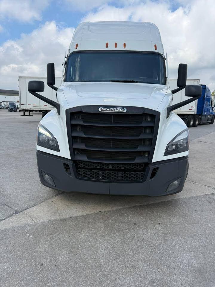 2021 Freightliner Cascadia image 2