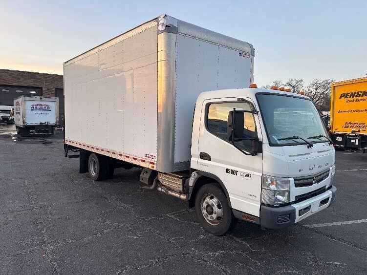 2017 MITSUBISHI FUSO FEC72S image 1