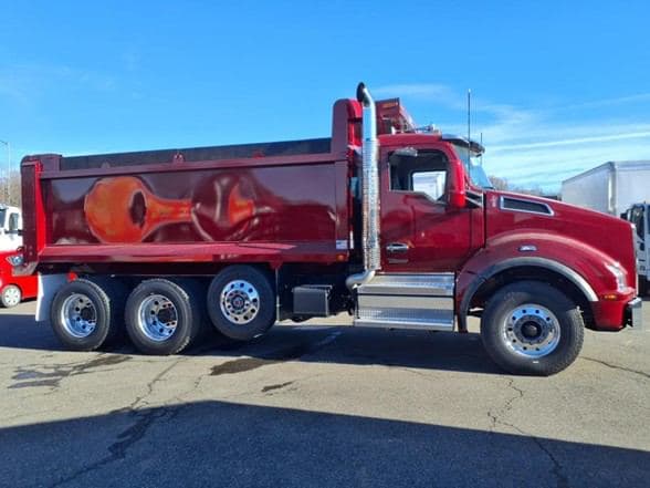 2025 Kenworth T880 image 2