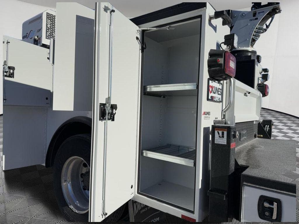 2026 Ford F-750SD Base Crane Truck image 40