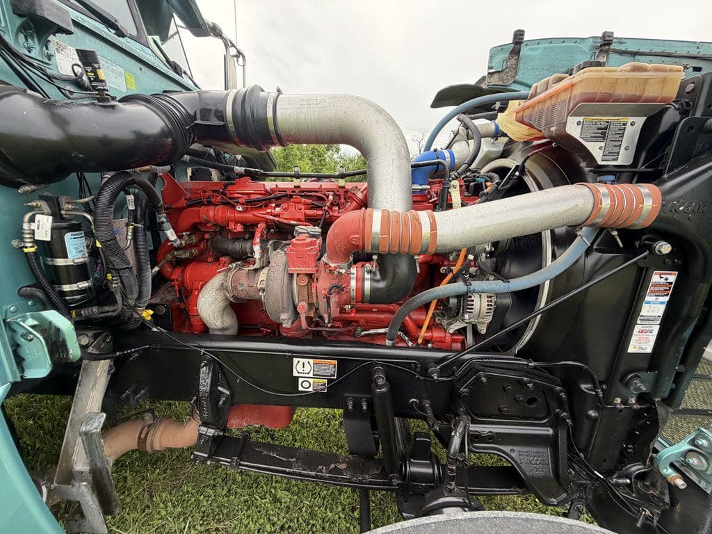 Used 2024 PETERBILT 389 image 27