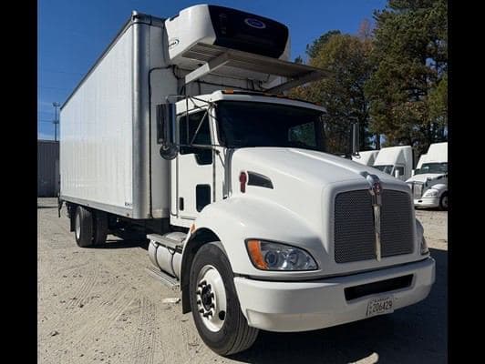 2022 Kenworth T270 image 1