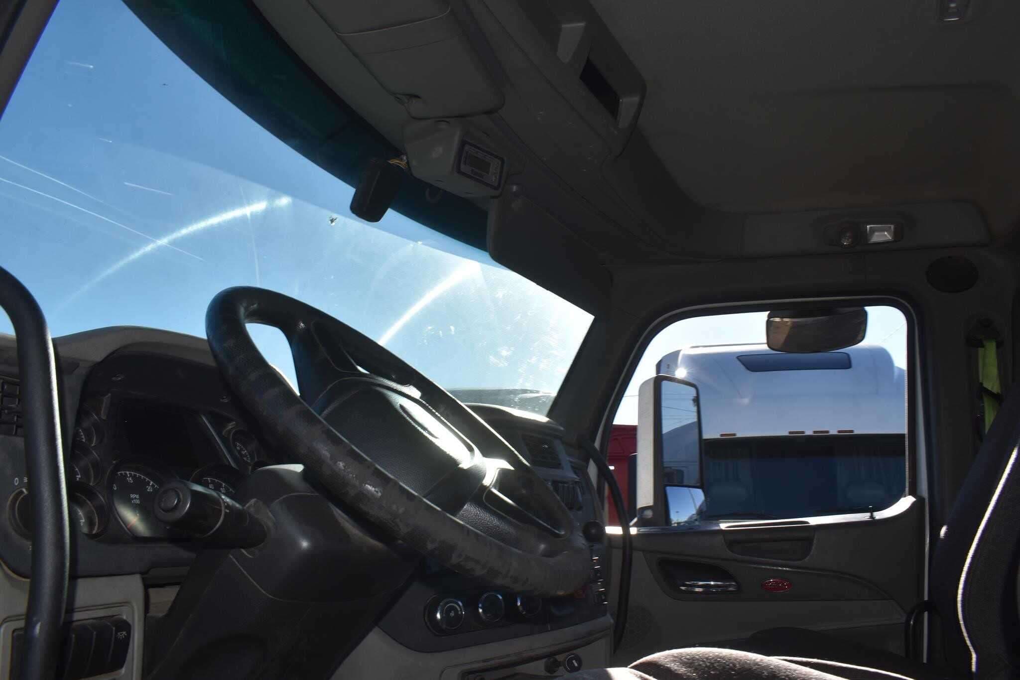 2019 Peterbilt 579 image 4