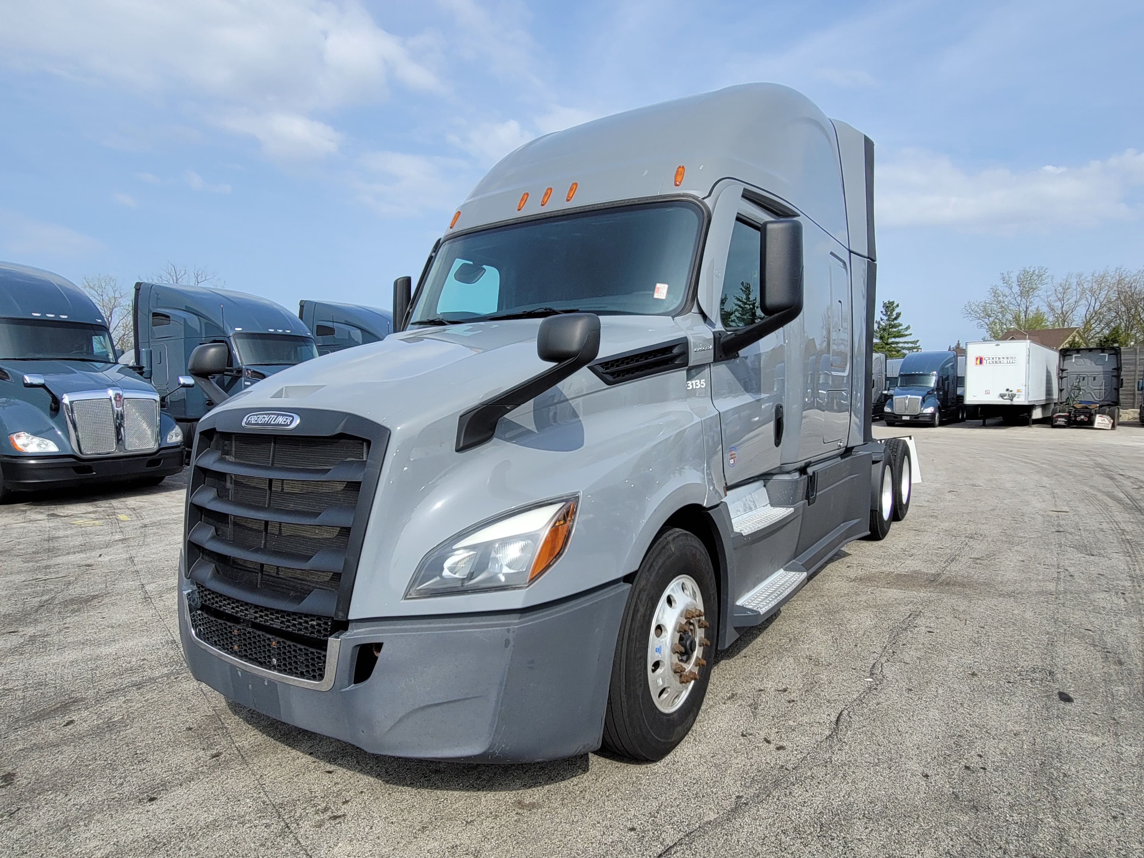 2023 Freightliner Cascadia 125 image 1