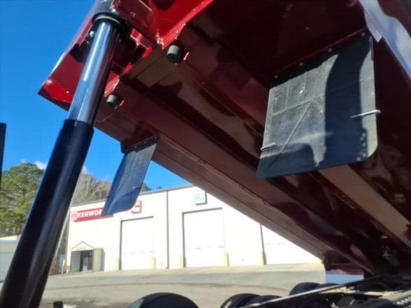 2025 Kenworth T880 image 8