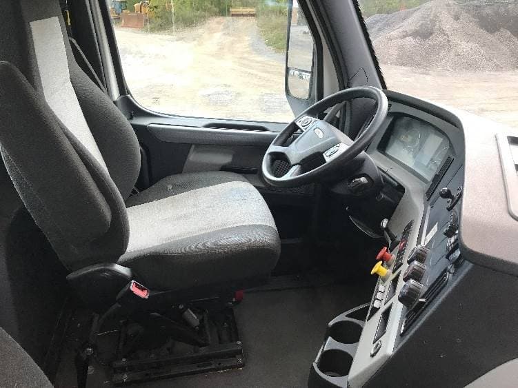 2021 Freightliner Cascadia image 8