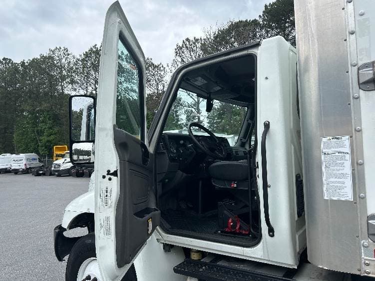 2022 International MV607 Box Truck - 220HP, 6 Speed Automatic, Roll up Door image 16