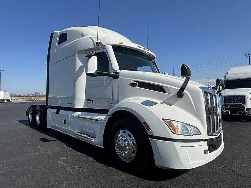 2024 Peterbilt 579 image 1