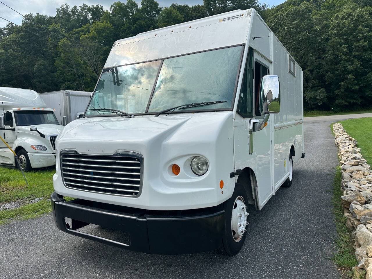 2017 Freightliner MT45 image 28
