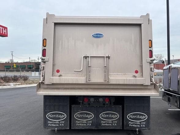 2025 Kenworth T880 image 3