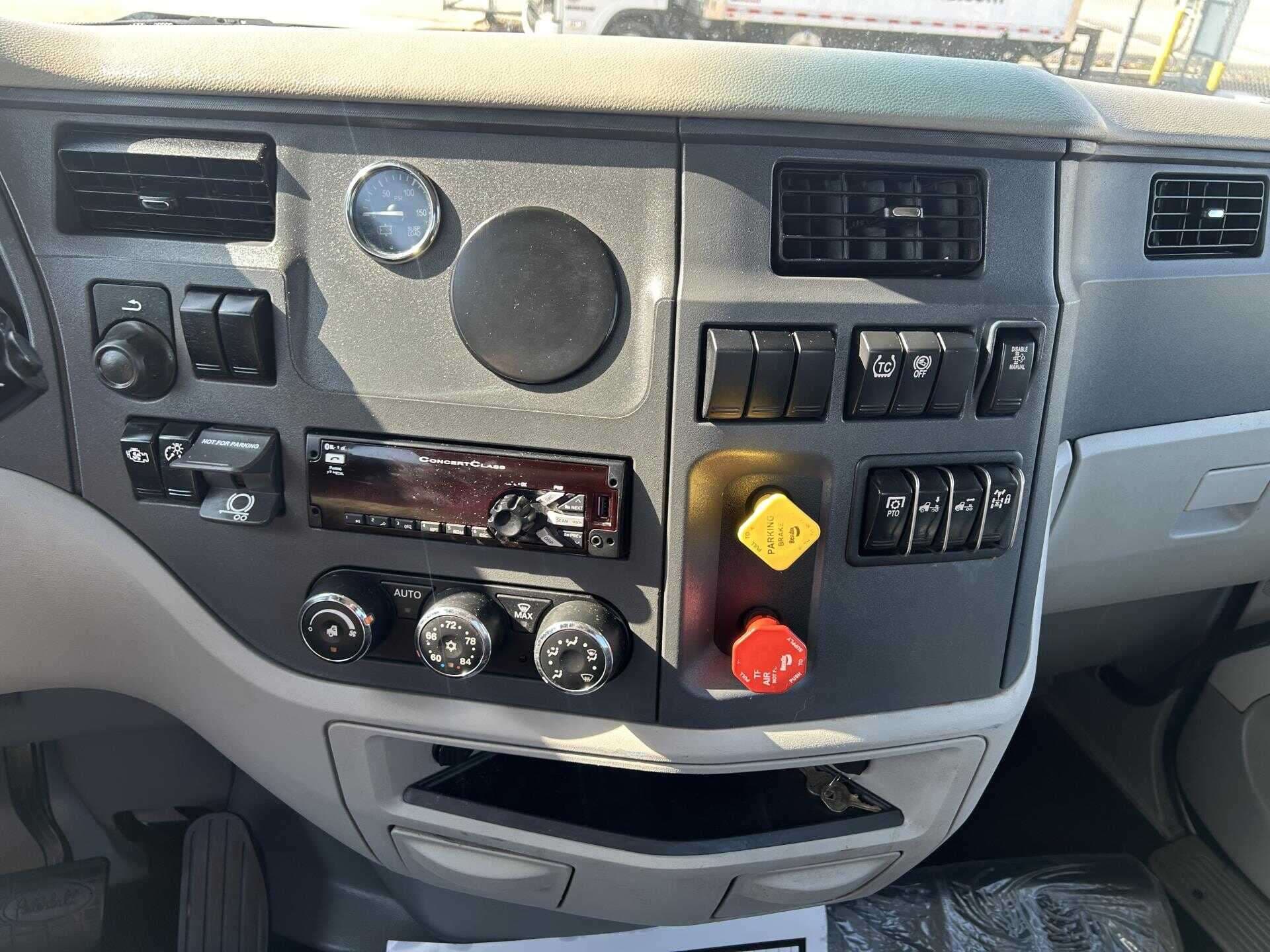 Used 2020 Peterbilt 579 Conventional - Day Cab in Houston, TX image 21