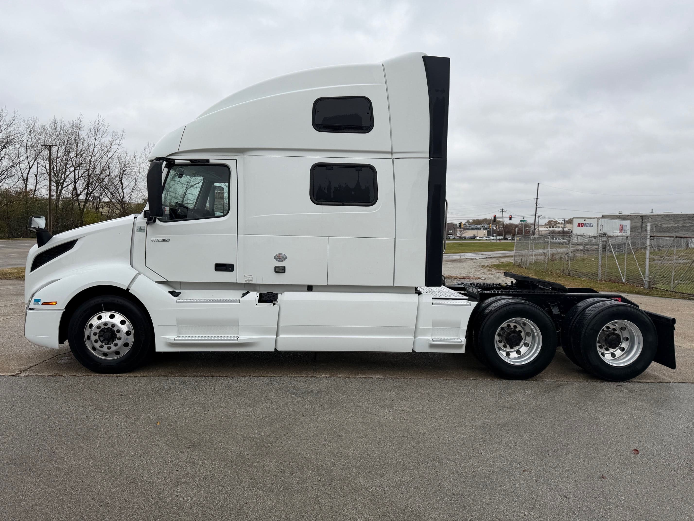 2024 Volvo VNL image 5