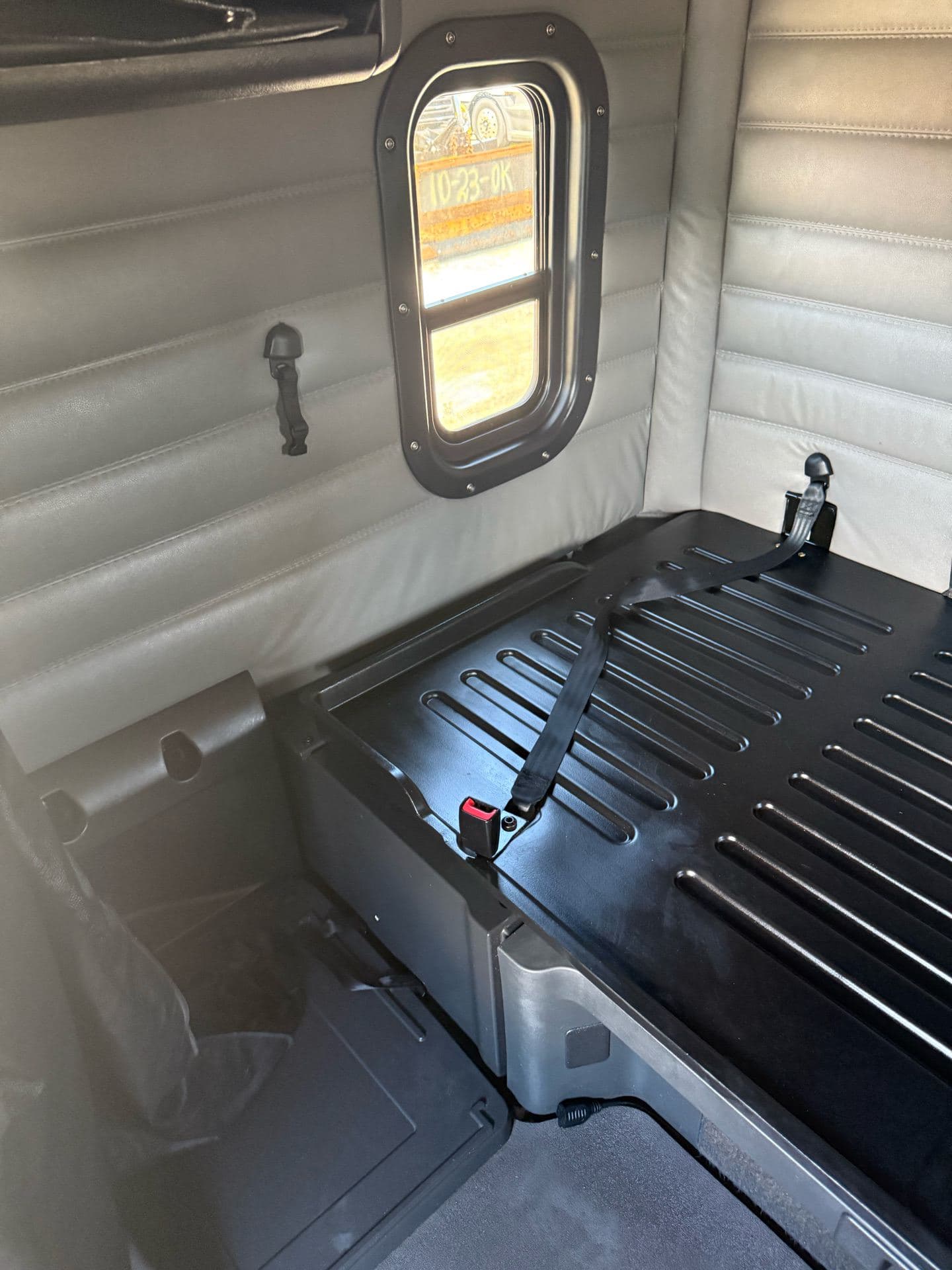 2023 Freightliner - 438k - 14k Hours! image 20