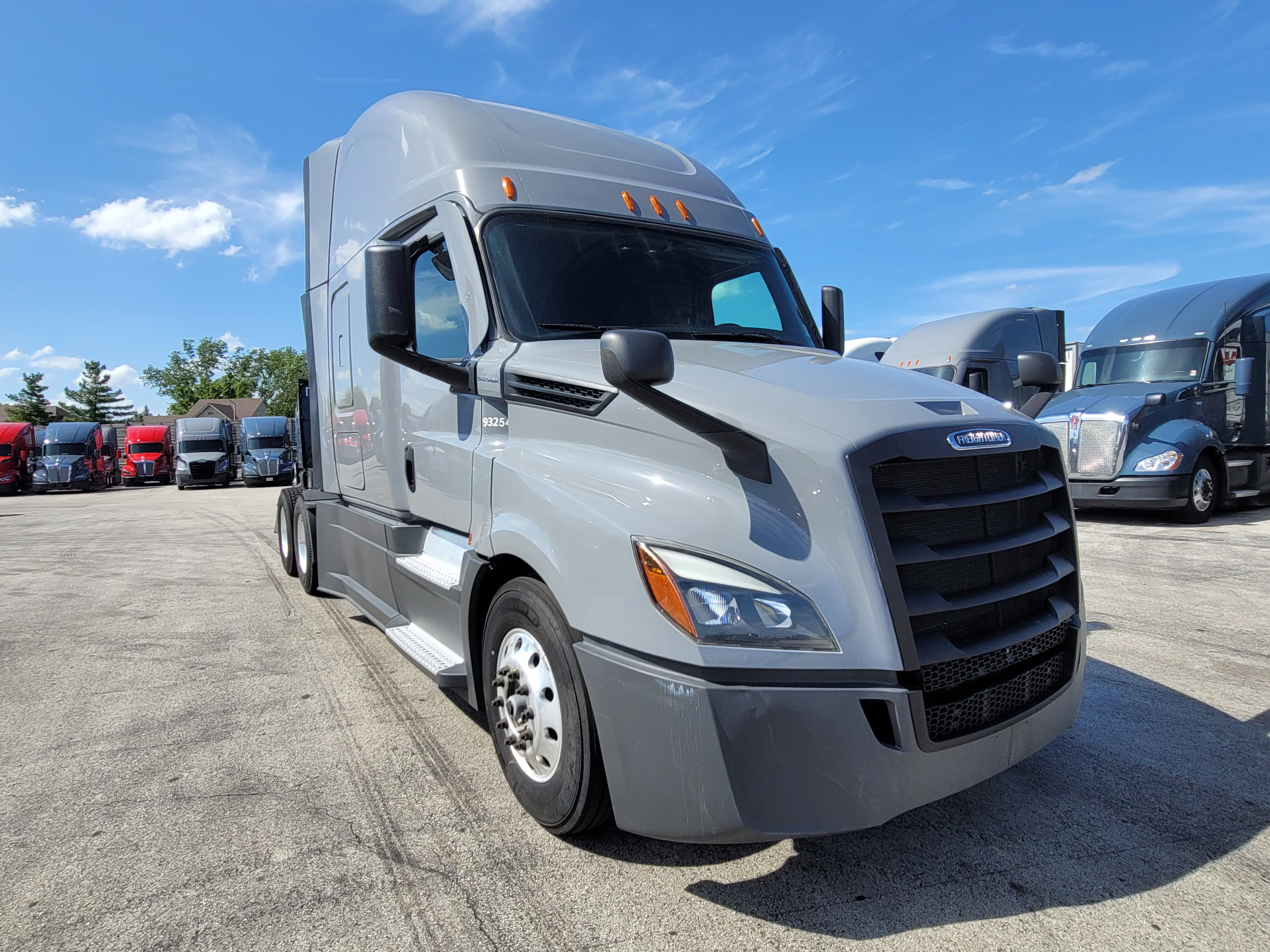 2023 Freightliner Cascadia 126 image 5