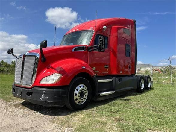 2018 Kenworth T680 image 1