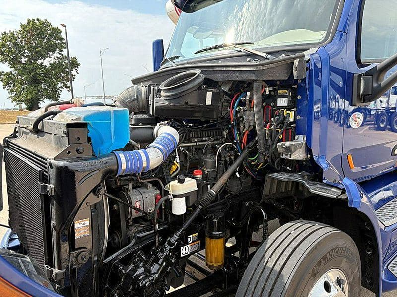 2022 Peterbilt 579 image 6