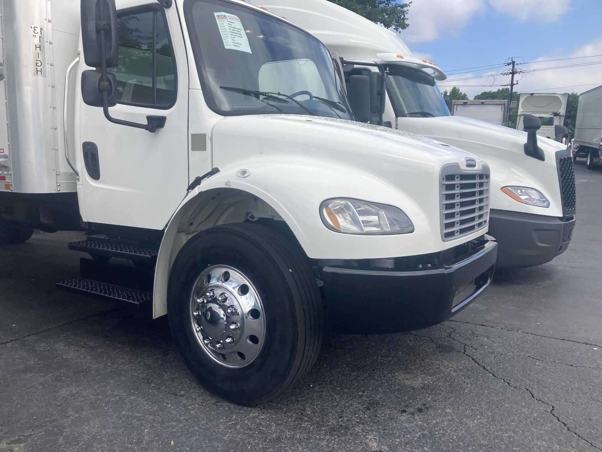 2020 Freightliner M2 image 2