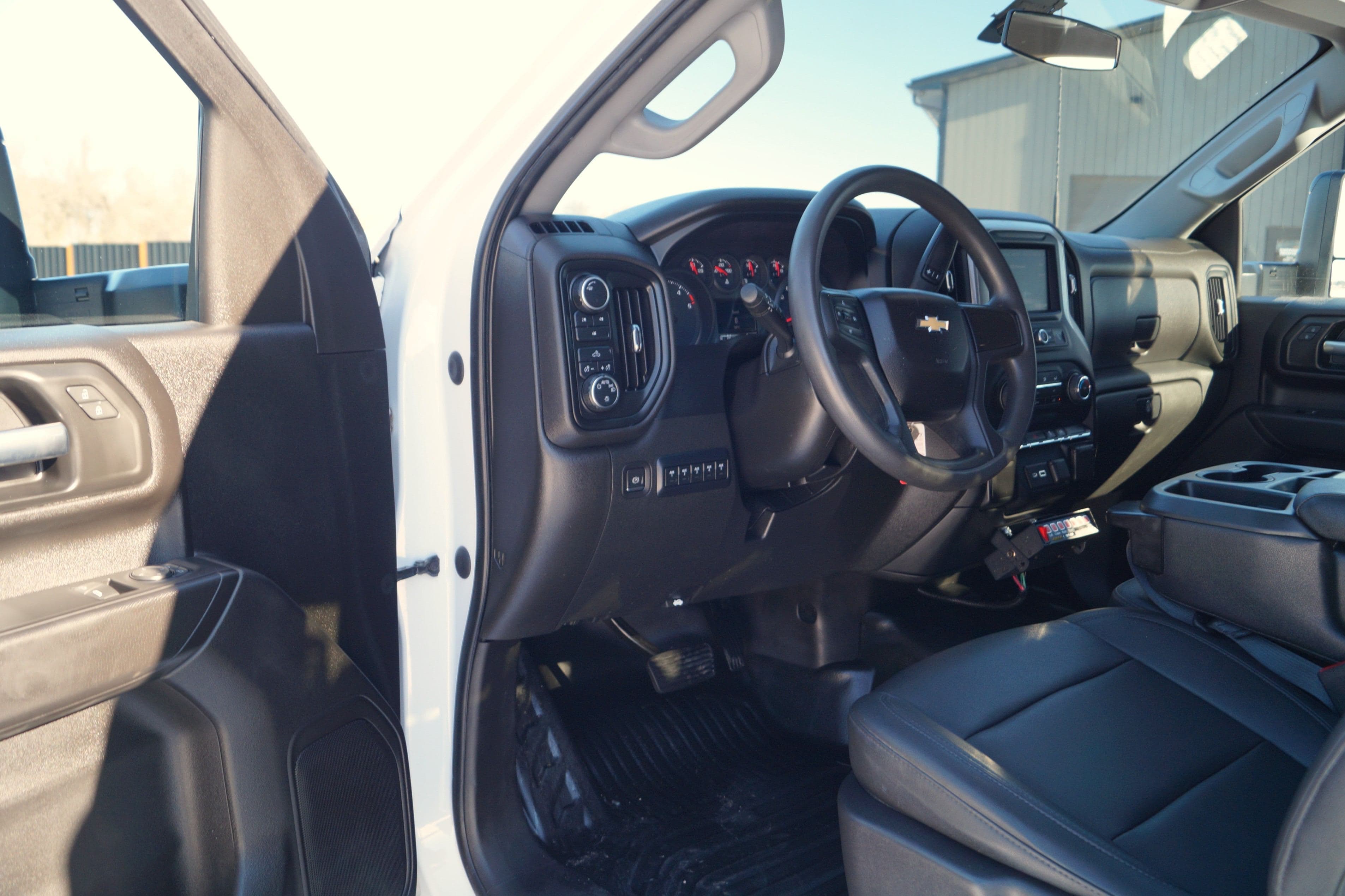 2022 Chevrolet Silverado 3500 HD - Service Utility Truck - 4WD 6.6L V8 Duramax image 11