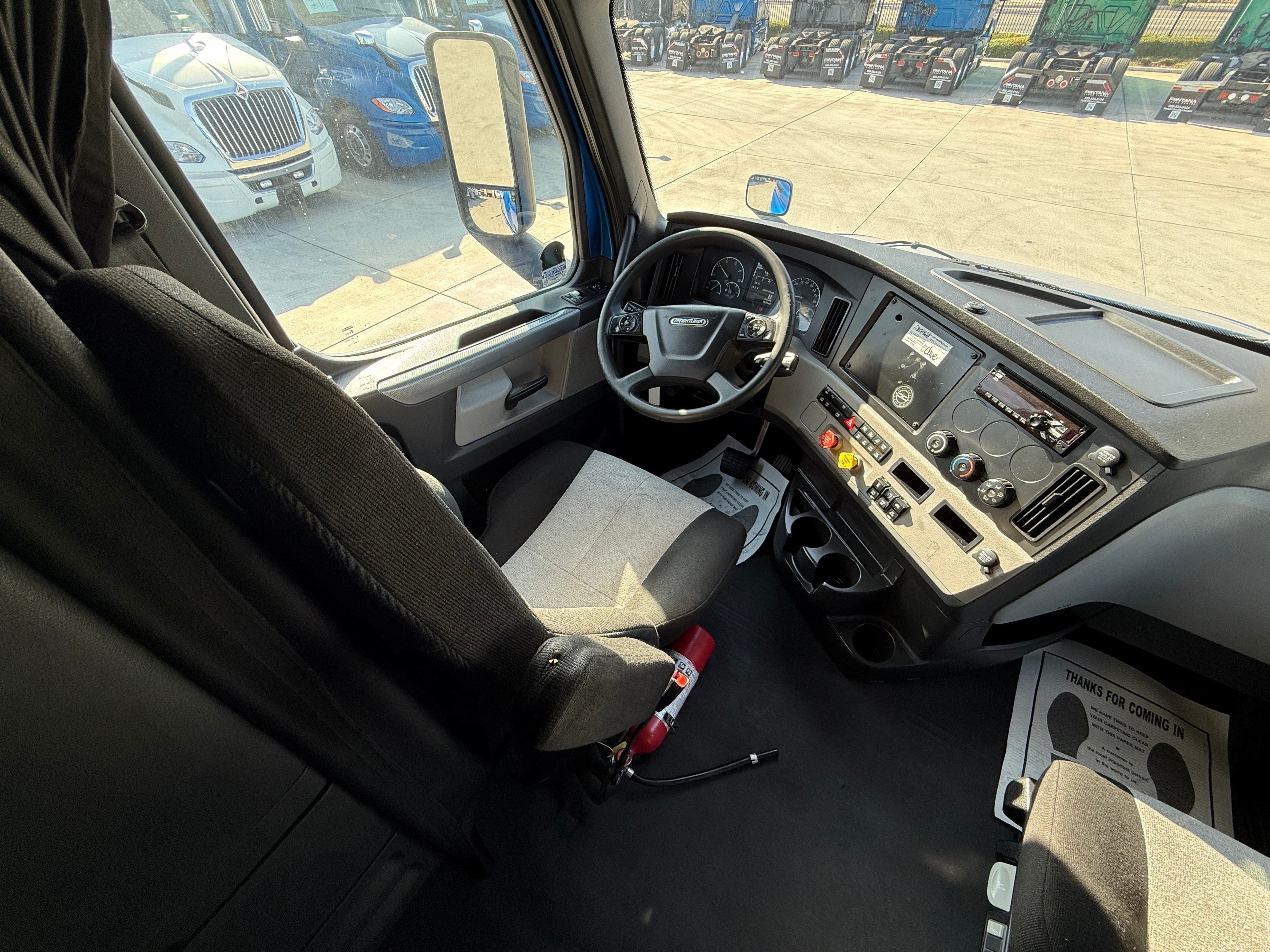 2020 Freightliner Cascadia 126 image 17