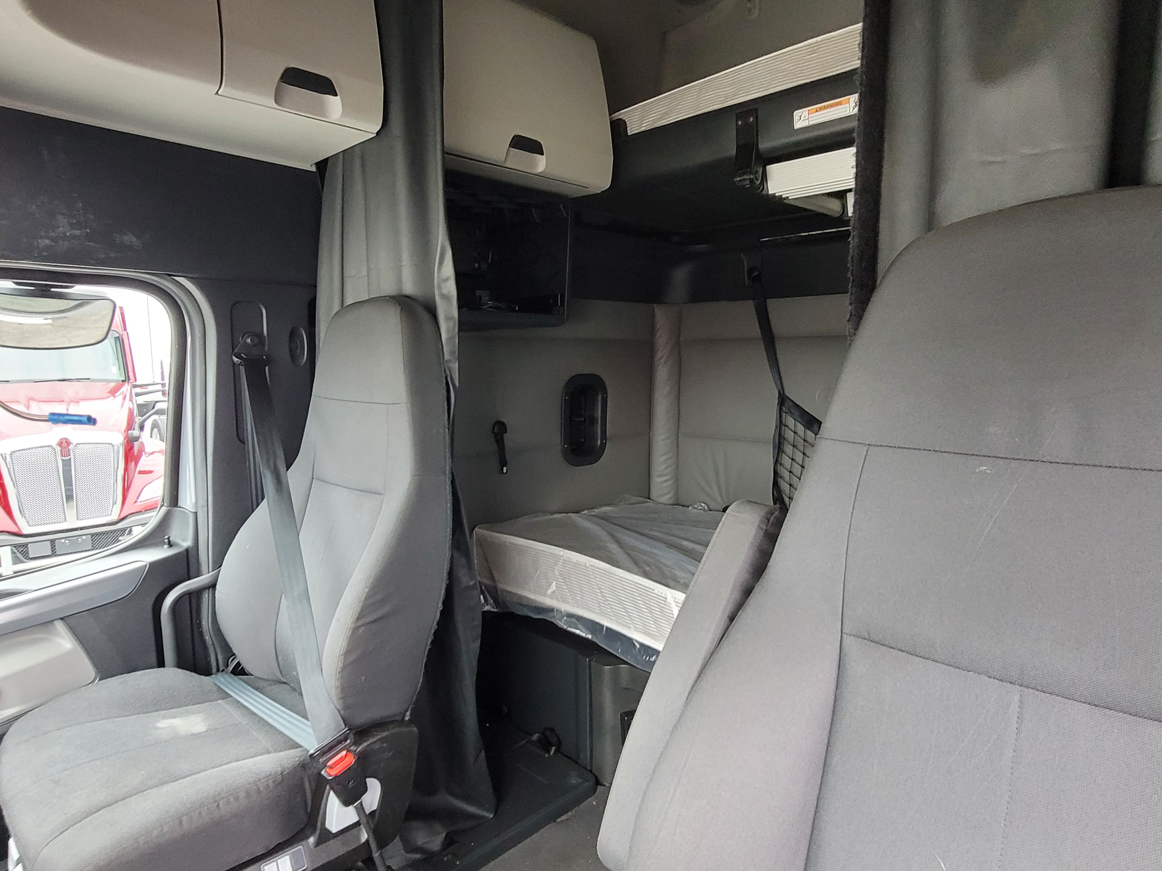 2022 Freightliner Cascadia 126 image 8