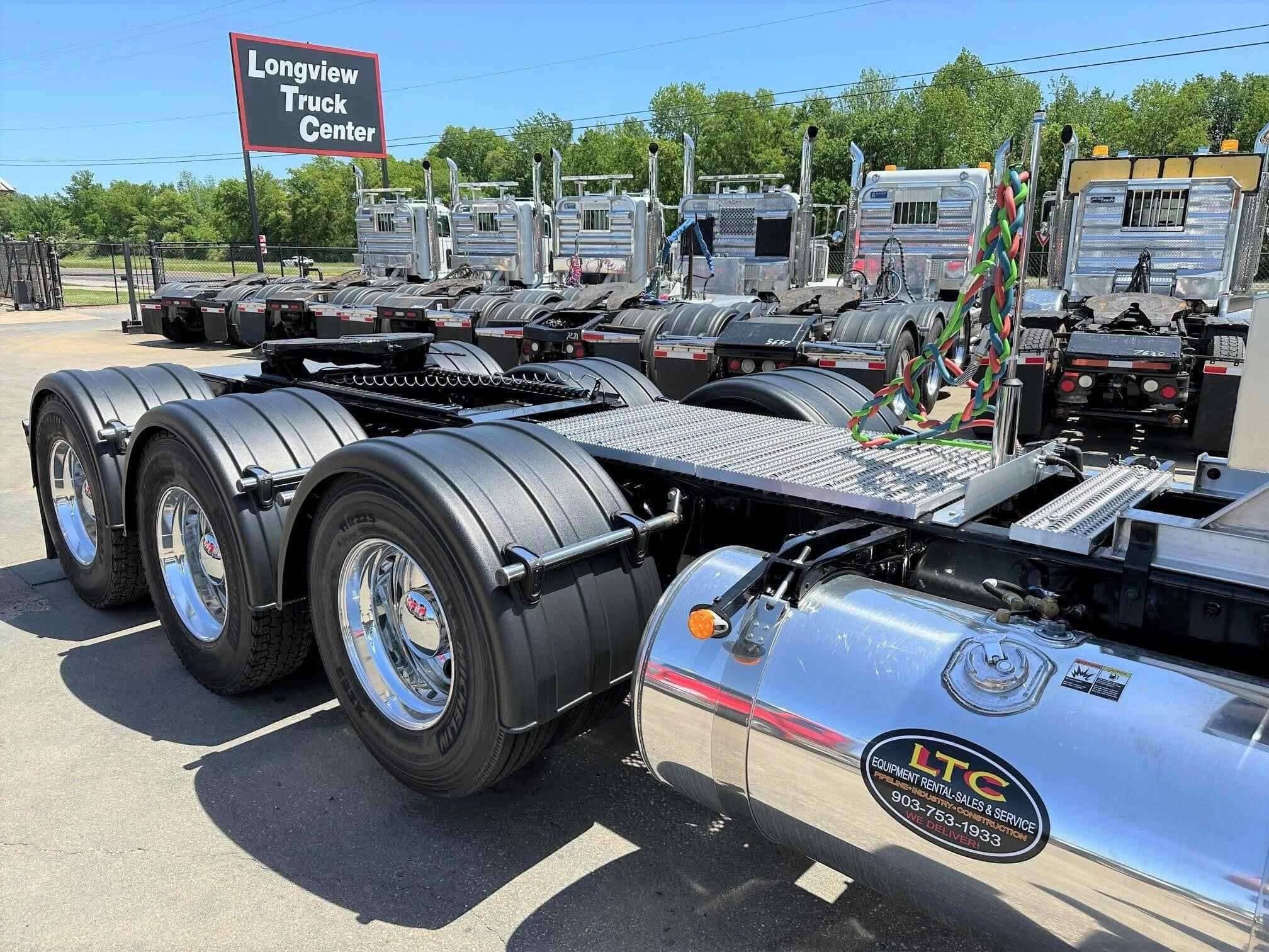 2025 Peterbilt 589 image 10