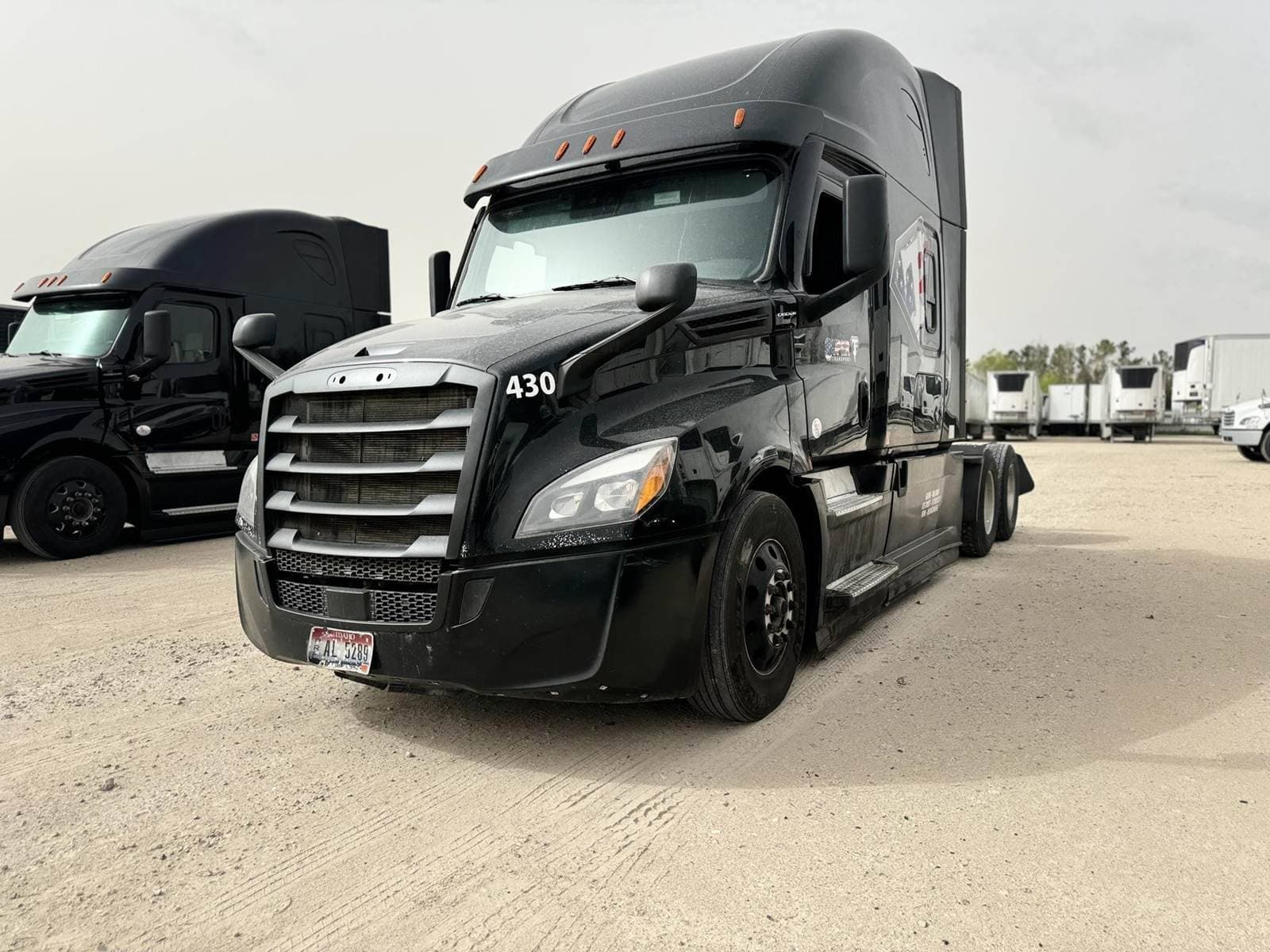 2022 Freightliner Cascadia image 3
