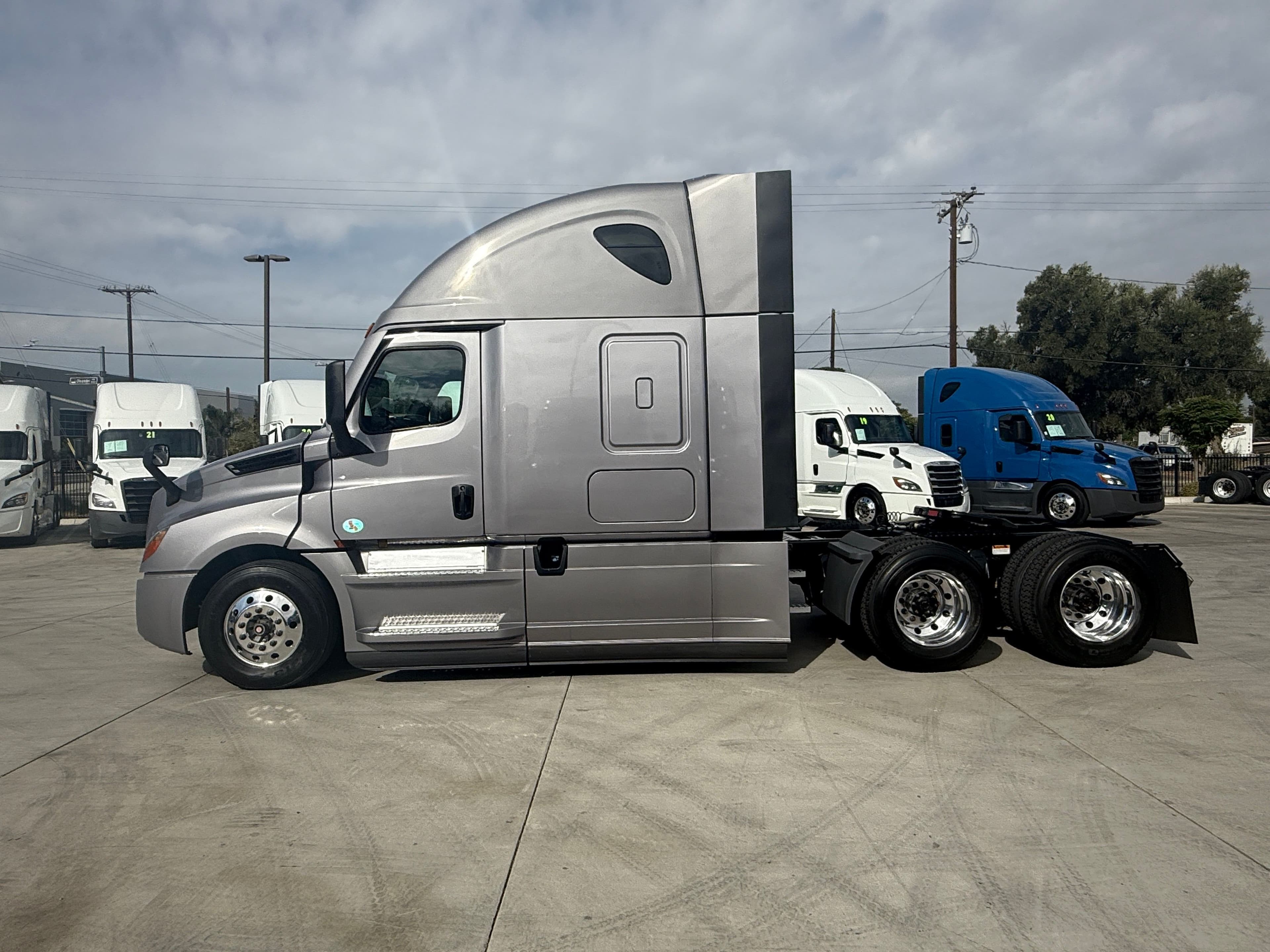 2021 Freightliner Cascadia 126 image 6
