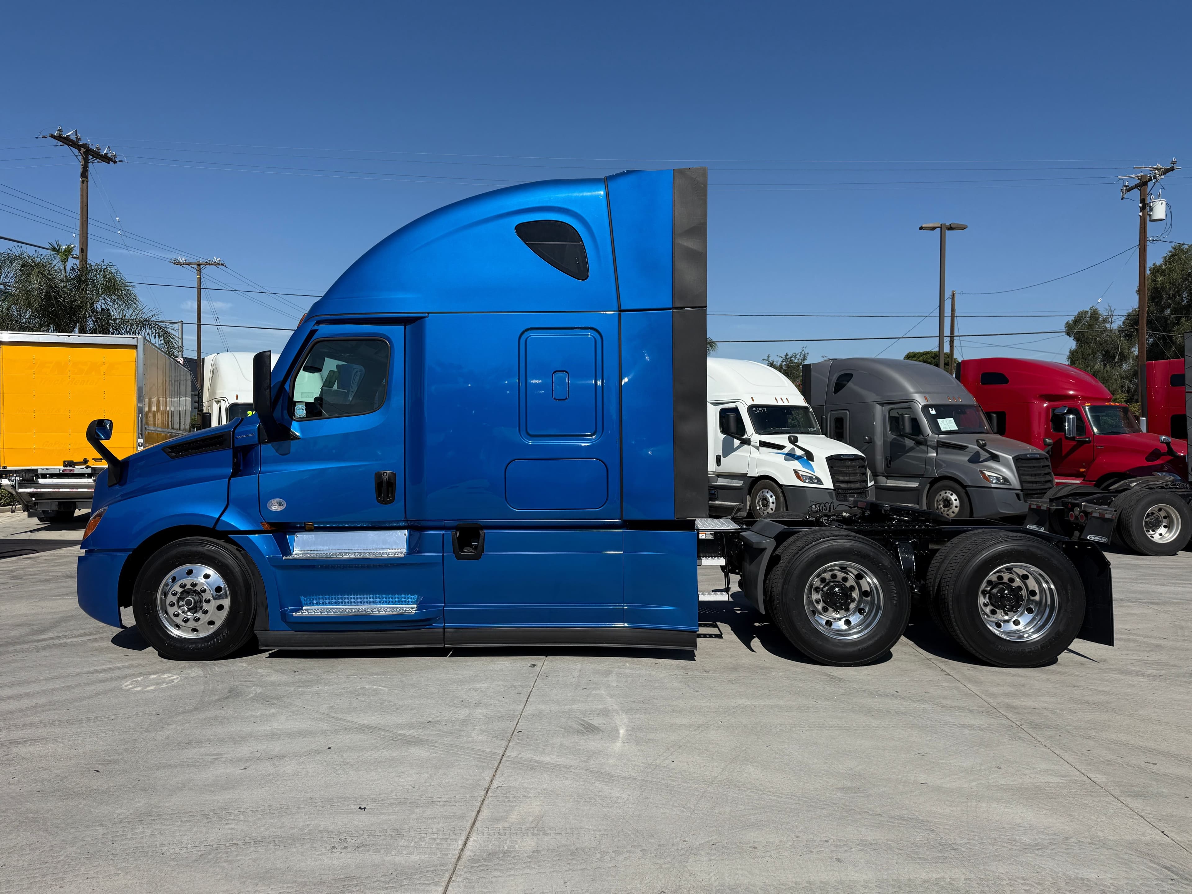 2022 Freightliner Cascadia 126 image 8
