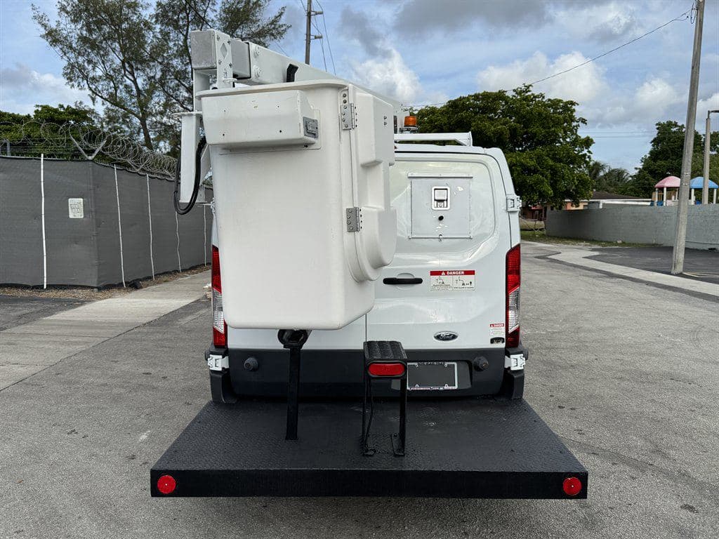 2017 Ford Transit Cargo image 10