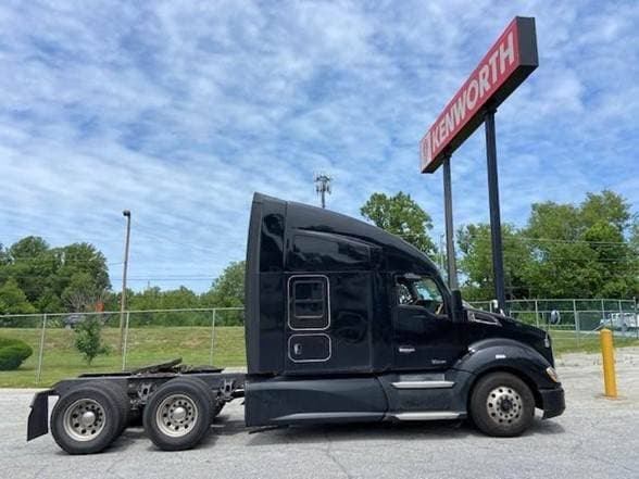 2018 Kenworth T680 image 1