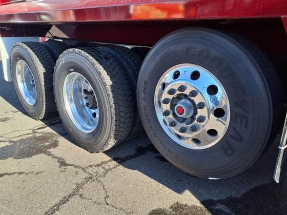 2025 Kenworth T880 image 5