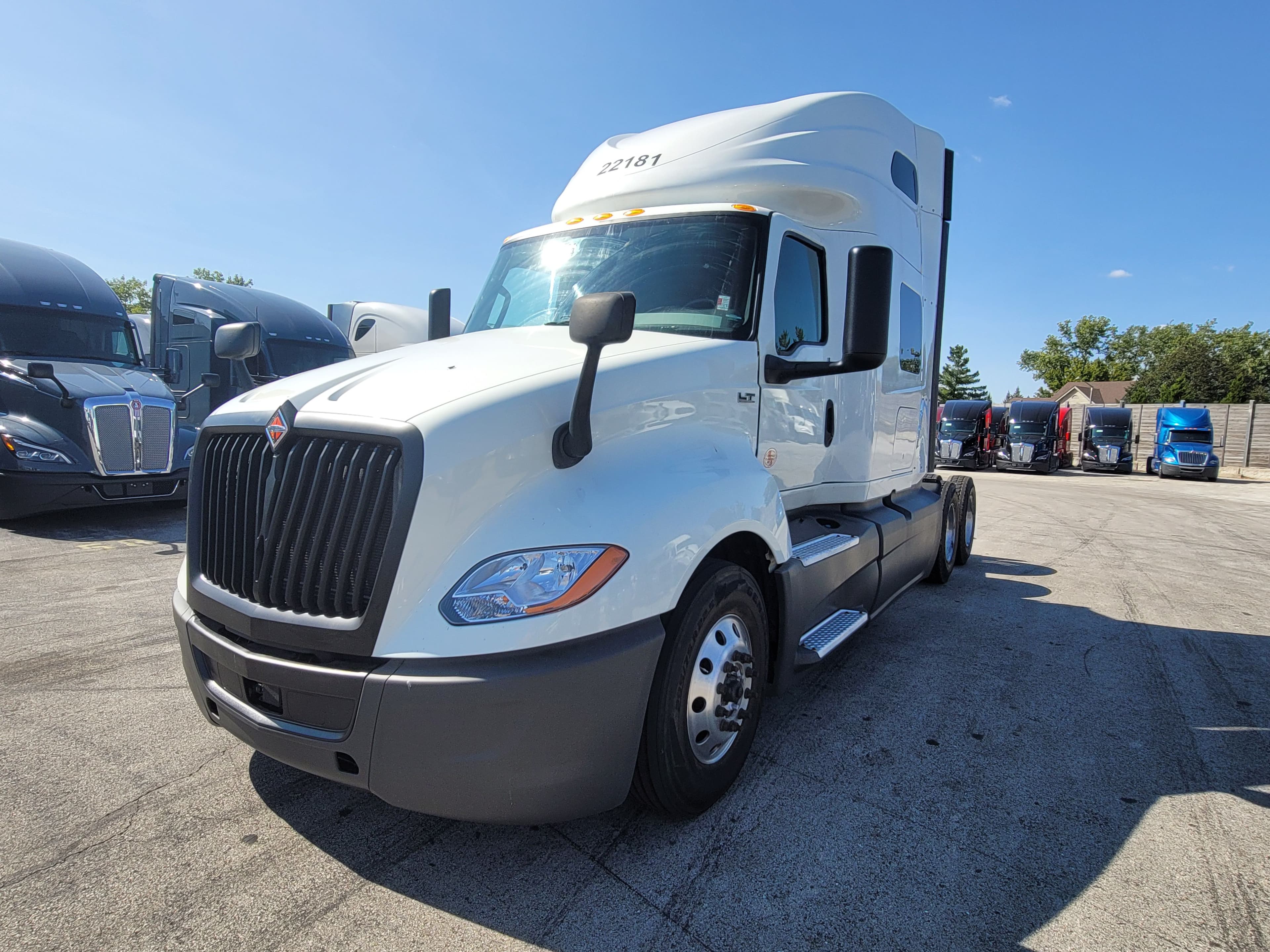 2022 International 1652 image 1